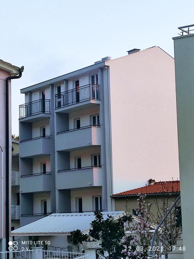 Apartmani Daniela Podgora Eksteriør billede