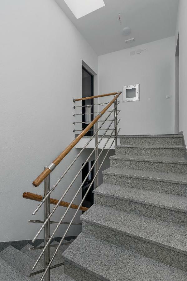 Apartmani Daniela Podgora Eksteriør billede