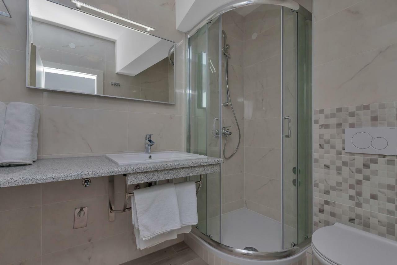 Apartmani Daniela Podgora Eksteriør billede