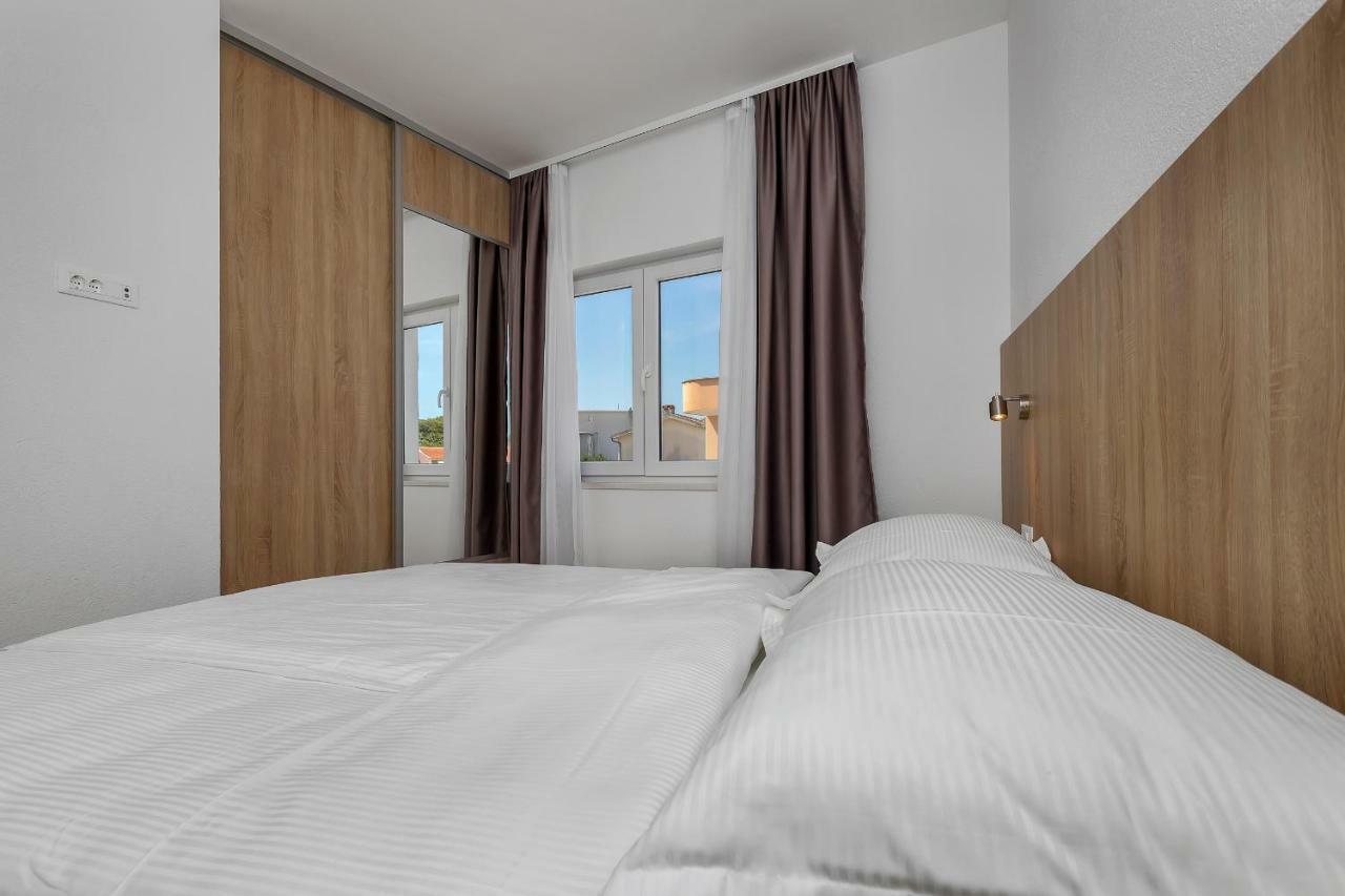 Apartmani Daniela Podgora Eksteriør billede