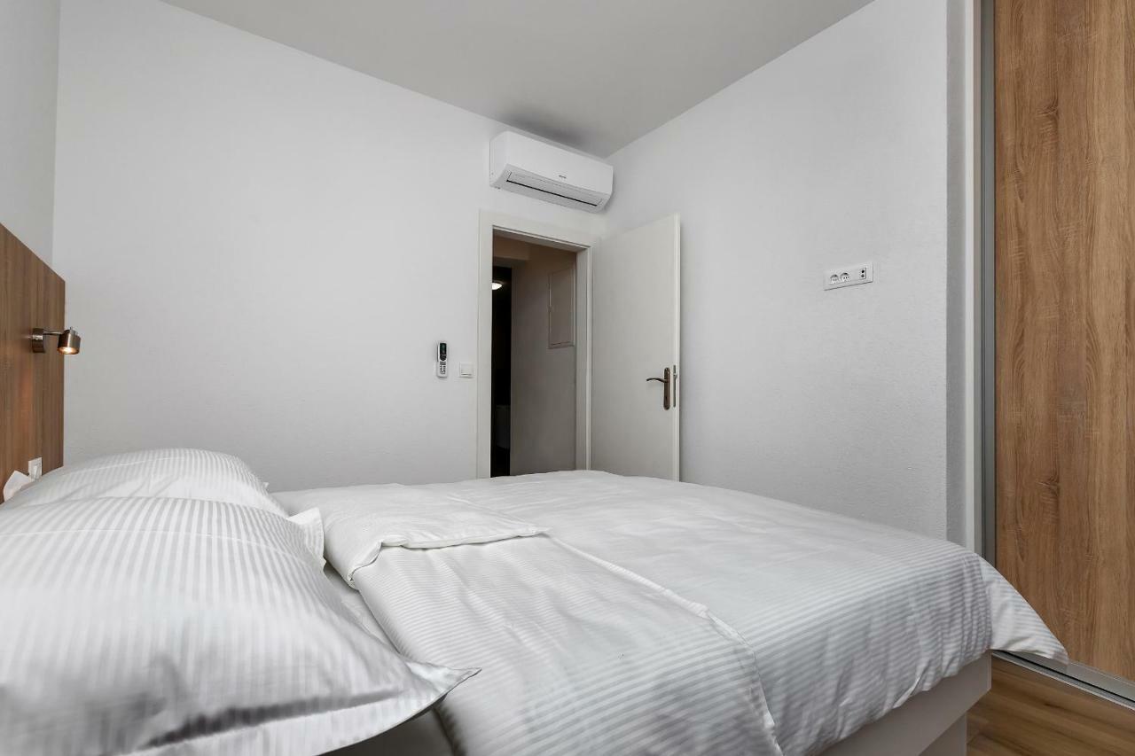 Apartmani Daniela Podgora Eksteriør billede
