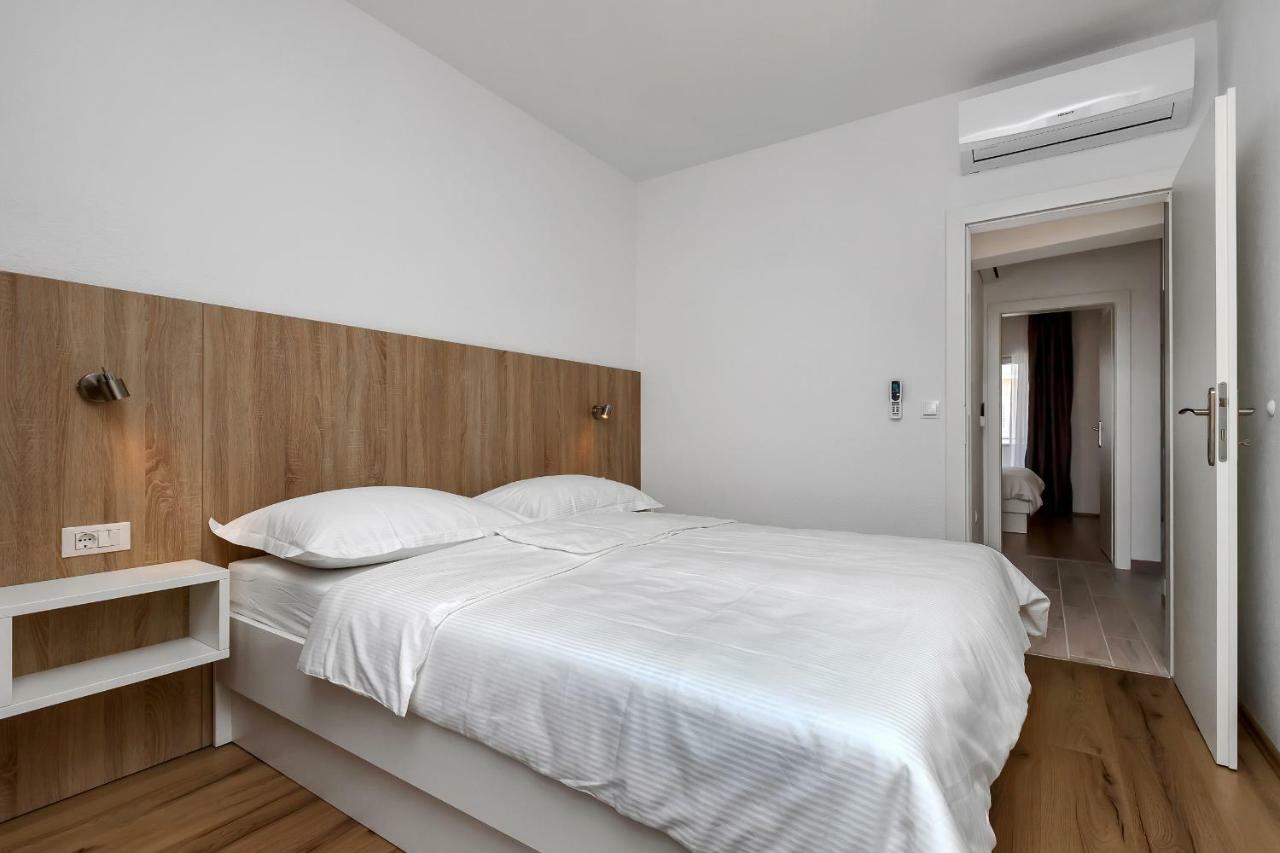 Apartmani Daniela Podgora Eksteriør billede