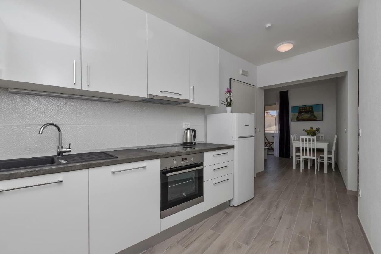 Apartmani Daniela Podgora Eksteriør billede
