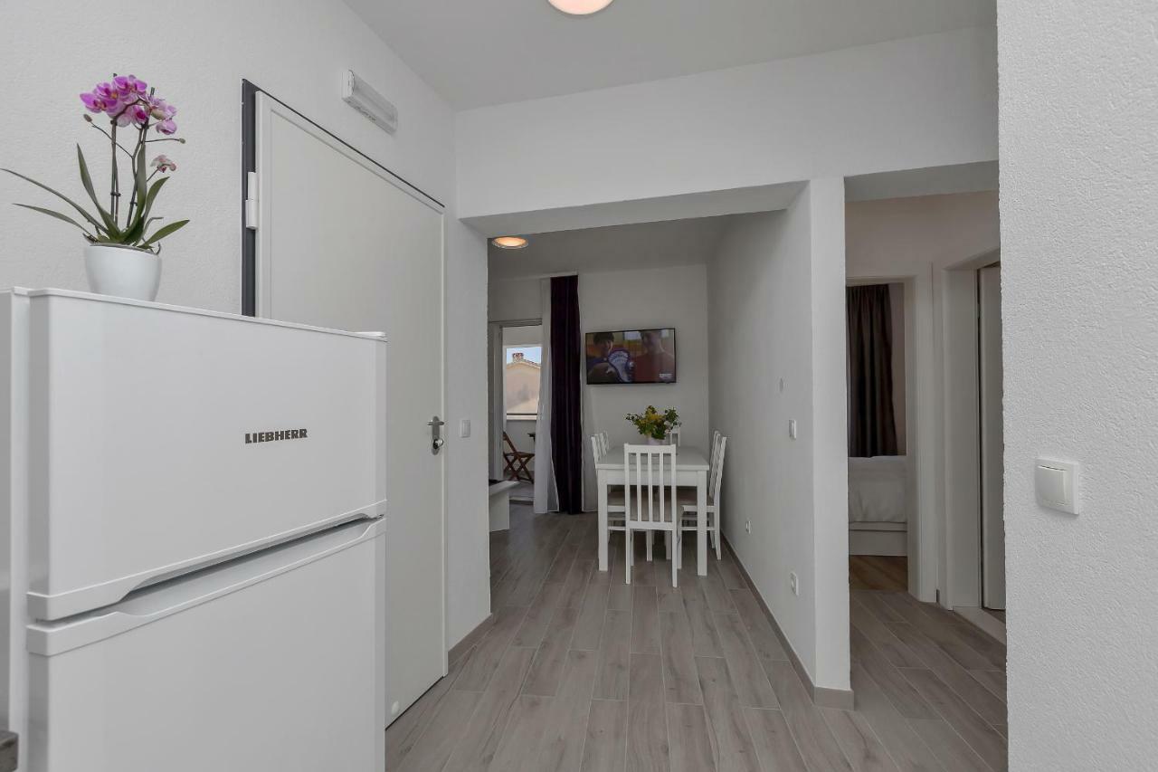 Apartmani Daniela Podgora Eksteriør billede